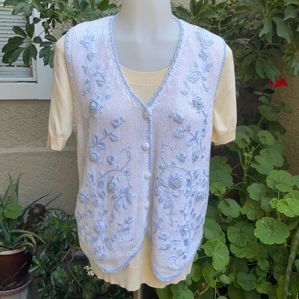 Vintage white/baby blue ramie/cotton knitted vest